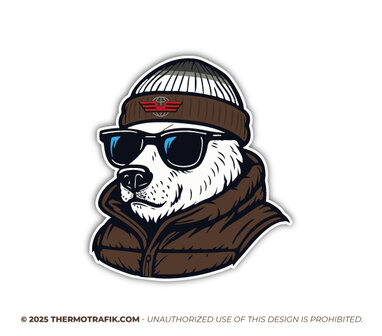 Polar paddy  ijsbeer met muts en zonnebril en jas